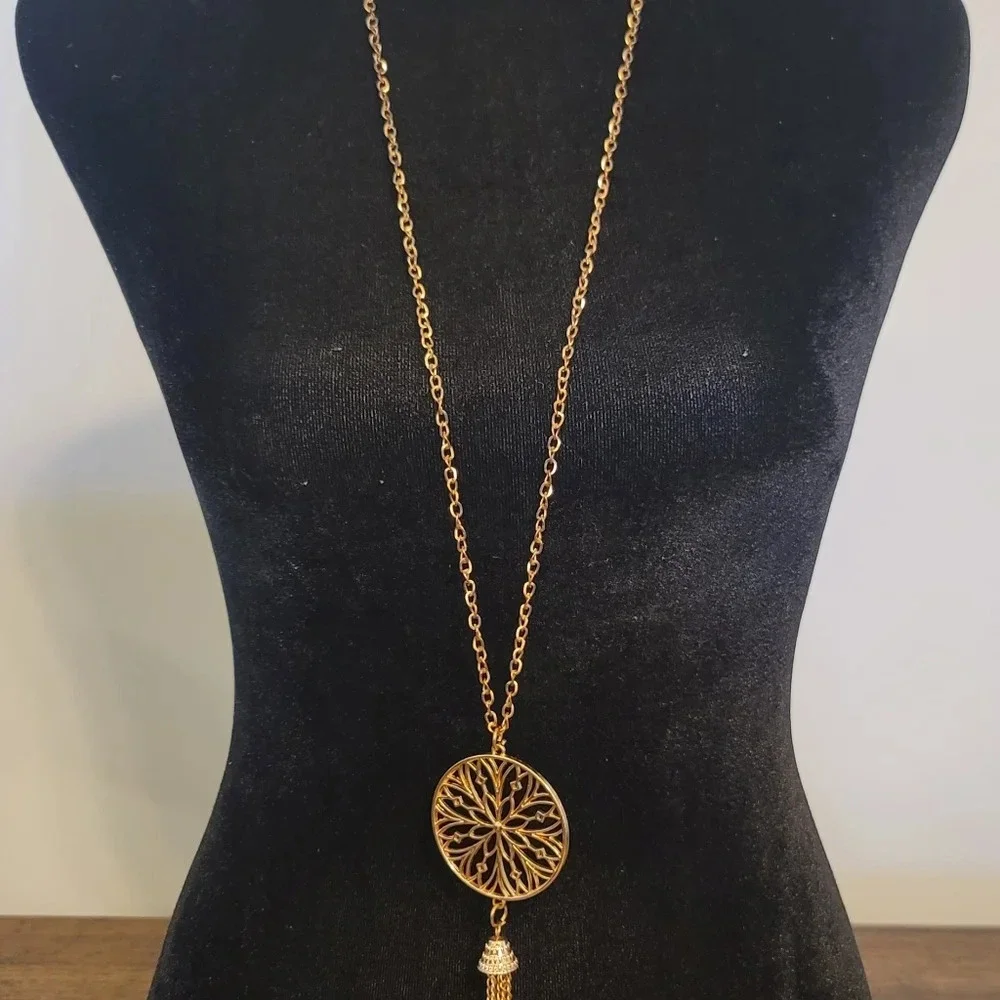 Gold long Necklace - Picture 2 of 4